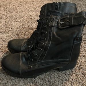 Combat boots